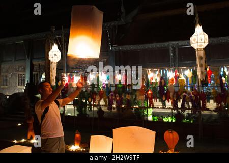 Chiang Mai, Thailand - November 3, 2017: Unidentified people setting the fire lanterns during the Loy Krathong festival. Stock Photo