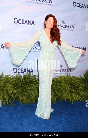 Hilary Roberts at the Oceana's 14th Annual SeaChange Summer Party at a