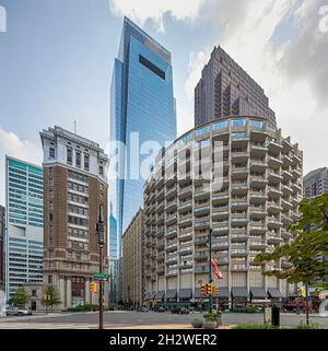 1700 Benjamin Franklin Parkway, The Windsor, is a mixed-use (hotel, apartments) high-rise in Philadelphia's Logan Square neighborhood. Stock Photo