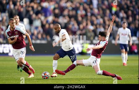 Tottenham Hotspur's Lucas Moura (left) and West Ham United's Declan Rice battle for the ball during the Premier League match at the London Stadium, London. Picture date: Sunday October 24, 2021. Stock Photo