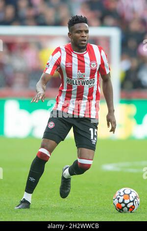 London, UK. 24th Oct, 2021. Frank Onyeka of Brentford during the Premier League match between Brentford and Leicester City at Brentford Community Stadium, London, England on 24 October 2021. Photo by Salvio Calabrese. Editorial use only, license required for commercial use. No use in betting, games or a single club/league/player publications. Credit: UK Sports Pics Ltd/Alamy Live News