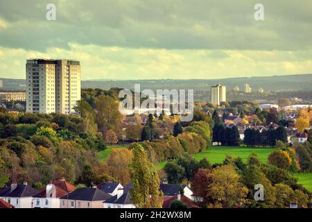 Glasgow, Scotland, UK 24th October, 2021.UK  Weather: Sunny and showers saw autumnal colour flourish over the affluent leafy west end of the city with the lincoln avenue tower and knightswood golf course,  as the official autumn equinox  brought out the best in the local flora.   Credit: Gerard Ferry/Alamy Live News Stock Photo