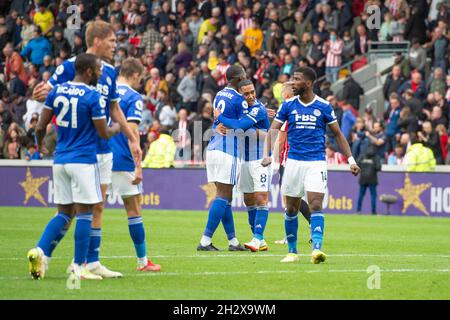 London, UK. 24th Oct, 2021. Leicester players celebrate the victory during the Premier League match between Brentford and Leicester City at Brentford Community Stadium, London, England on 24 October 2021. Photo by Salvio Calabrese. Editorial use only, license required for commercial use. No use in betting, games or a single club/league/player publications. Credit: UK Sports Pics Ltd/Alamy Live News Stock Photo