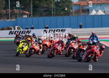Misano Adriatico, Rimini, Emilia-Romagn, Italy. 24th Oct, 2021. MotoGP Motorcycle Racing, Gran Premio Nolan del Made in Italy, Race day; The riders at the first corners Credit: Action Plus Sports/Alamy Live News Stock Photo