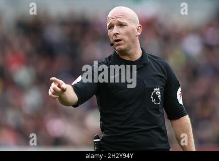 London, England, 24th October 2021. Referee Simon Hooper during the Premier League match at Brentford Community Stadium, London. Picture credit should read: Paul Terry / Sportimage Stock Photo