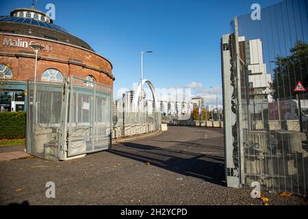 Glasgow, Scotland, UK. 24th Oct, 2021. PICTURED: Views of the COP26 site showing the river Clyde and dockside, with the Scottish Event Campus buildings (OVO Hydro Arena, SEC Armadillo and SECC buildings) along with the Crown Plaza Hotel and the ring of steel security fence surrounding the area. Days until Heads of State, along with thousands of delegates and media and protestors are expected to land in Glasgow very shortly for the beginning of the Climate Change Summit starting on 31 October. Credit: Colin Fisher/Alamy Live News Stock Photo