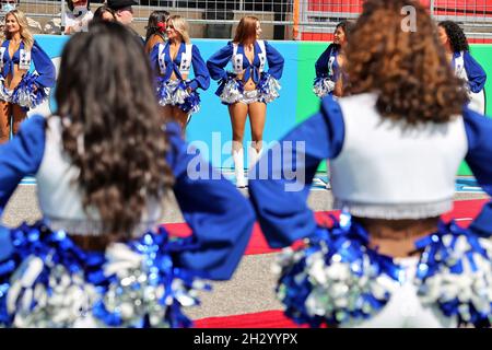 Austin, Texas, USA. 24/10/2021, Dallas Cowboys Cheerleaders on the