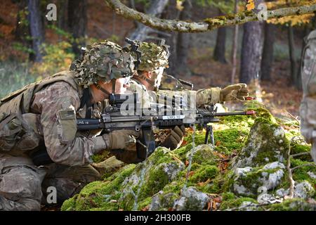 U.S. Army paratroopers assigned to 54th Brigade Engineer Battalion establish a support by fire position before breaching an obstacle. This training is part of Exercise Bayonet Ready 22 at the Joint Multinational Readiness Center in the Hohenfels Training Area, Germany on Oct. 24, 2021.     Exercise Bayonet Ready 22 is a directive of the United States Army Southern European Task Force - Africa being conducted by 7th Army Training Command and the 173rd Airborne Brigade at the Joint Multinational Readiness Center in the Hohenfels Training Area, Germany from 17 to 30 Oct. 2021. The exercise is des Stock Photo