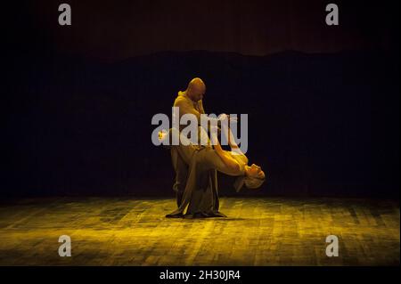 Akram Khan and Tamara Rojo rehearse  Dust as part of Lest We Forget at the Barbican - London Stock Photo