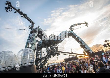 General view of the sun setting behind the Arcadia spider on day 4 of Glastonbury festival 2015, Worthy Farm, Somerset Stock Photo