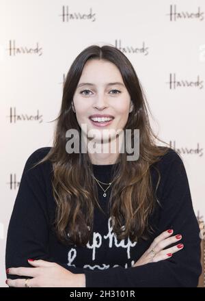 Ella Woodward signs copies of 'Deliciously Ella Every Day' in the Harrods Cookshop, 2nd Floor, Harrods, London Stock Photo