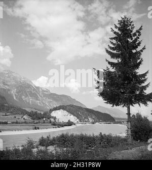 Ein Ausflug ins Unterinntal in Tirol, Deutsches Reich 1930er Jahre. A trip to the lower Inn Valley in Tyrol, Germany 1930s. Stock Photo