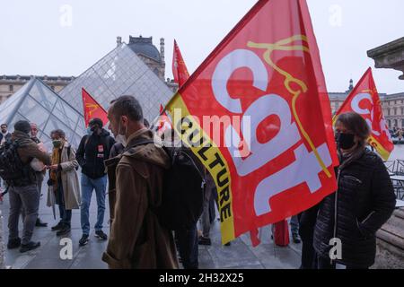 Paris, France, October 25, 2021. Occupation by undocumented workers of the Louvre museum brewery, Le Marly, in Paris, France on October 25, 2021. Nearly 200 undocumented employees in the delivery, catering, construction or even garbage collection sectors, supported by the CGT, are on strike to fight against their working conditions, most often degraded, contracts precarious and the multiple discriminations they suffer. Photo by Pierrick Villette/Avenir Pictures/ABACAPRESS.COM Stock Photo