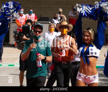 Austin, Texas, USA. 24/10/2021, Dallas Cowboys Cheerleaders on the