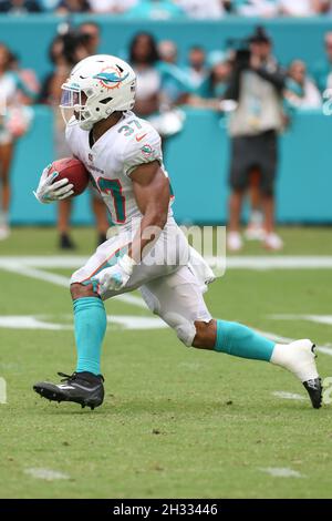 Commandres Running Back MIAMI GARDENS - OCTOBER 24: Miami running back Javian Mallory (21 ...