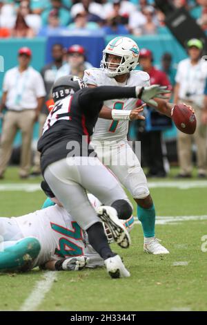 Commandres Running Back MIAMI GARDENS - OCTOBER 24: Miami running back Jordan Lyle (2) slips ...