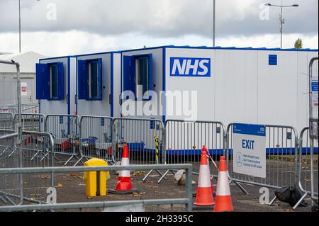 Slough, Berkshire, UK. 25th October, 2021. The Covid-19 test centre in Slough has been scaled right back to a very small operation compared to how it was. It was very quiet this morning at the site, however, the number of positive Covid-19 cases in Slough have risen to 480 from 419 per 100,000 people in the seven days up to and including 18 October compared with the week before. Credit: Maureen McLean/Alamy Live News Stock Photo