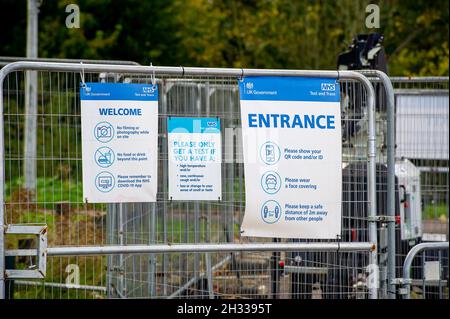 Slough, Berkshire, UK. 25th October, 2021. The Covid-19 test centre in Slough has been scaled right back to a very small operation compared to how it was. It was very quiet this morning at the site, however, the number of positive Covid-19 cases in Slough have risen to 480 from 419 per 100,000 people in the seven days up to and including 18 October compared with the week before. Credit: Maureen McLean/Alamy Live News Stock Photo