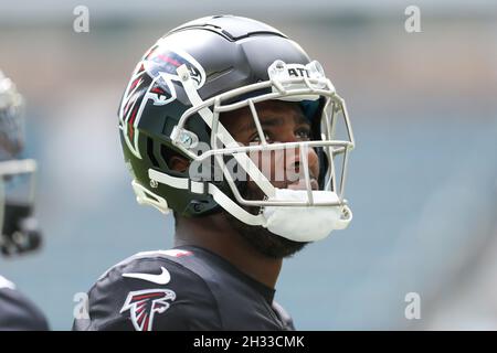 Atlanta Falcons tight end Kyle Pitts (8) lines up for the play during an  NFL football game against the Cincinnati Bengals, Sunday, Oct. 23, 2022, in  Cincinnati. (AP Photo/Emilee Chinn Stock Photo - Alamy