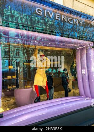 Paris, France, Luxury Clothes Shop Front Window Display, Givenchy, lvmh  montaigne Stock Photo - Alamy