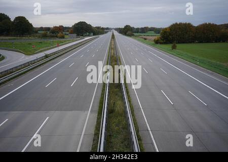 Hammoor, Germany. 25th Oct, 2021. Fire brigade emergency vehicles drive ...