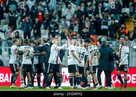 ISTANBUL, TURKEY - OCTOBER 25: players of Besiktas JK during the Super Lig  match between Besiktas and Galatasaray at Vodafone Park on October 25, 2021  in Istanbul, Turkey (Photo by TUR/Orange Pictures