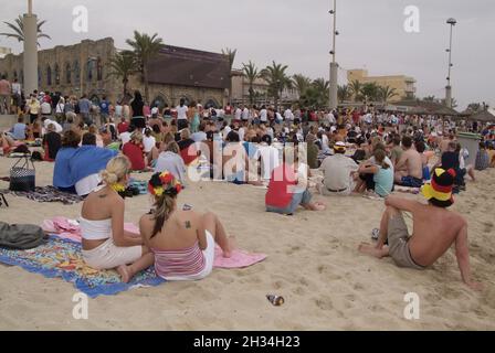 Balearen, Mallorca, s'Arenal, Megaparc, Fußballweltmeisterschaft 2006, Deutschland - Equador, Fußballfans, Majorca, football World Cup Stock Photo