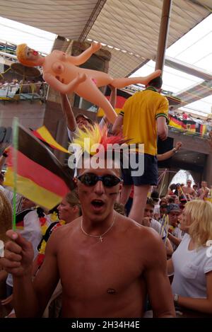 Balearen, Mallorca, s'Arenal, Megaparc, Fußballweltmeisterschaft 2006, Deutschland - Equador, Fußballfans, Majorca, football World Cup Stock Photo