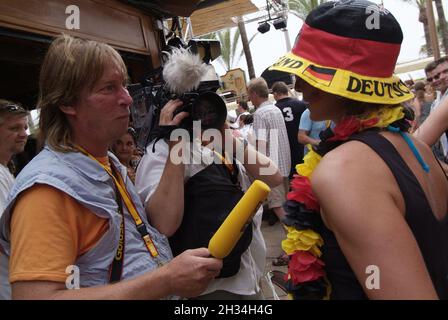 Balearen, Mallorca, s'Arenal, Megaparc, Fußballweltmeisterschaft 2006, Deutschland - Equador, Fußballfans, Majorca, football World Cup Stock Photo