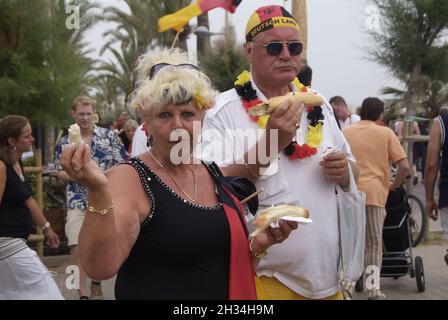 Balearen, Mallorca, s'Arenal, Megaparc, Fußballweltmeisterschaft 2006, Deutschland - Equador, Fußballfans, Majorca, football World Cup Stock Photo