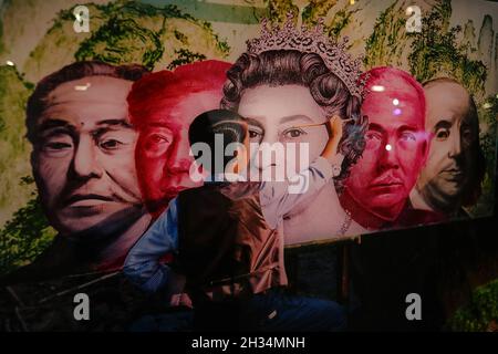 Taipei, Taiwan. 25th Oct, 2021. A painting shows a painter painting the portraits of Queen Elizebeth the 2nd, Dr Sun Yat Sin and the former chairman of the Chinese Communist Party Mao Zedong, at the Art Taipei Expo 2021. The exhibition comprises of 124 artwork from across the world including Taiwan, US, UK and some other European countries. (Credit Image: © Daniel Ceng Shou-Yi/ZUMA Press Wire) Stock Photo