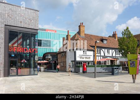 14th century The Bull Pub, Bull Square, The Lexicon Shopping Centre, Bracknell, Berkshire, England, United Kingdom Stock Photo