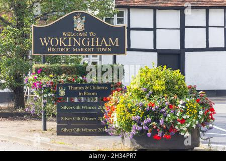 'Welcome to Wokingham' sign, London Road, Wokingham, Berkshire, England, United Kingdom Stock Photo