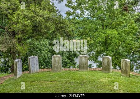Circle of graves overlook the Tennessee River in the Shiloh National Cemetery located at the Shiloh National Military Park in Tennessee. Stock Photo