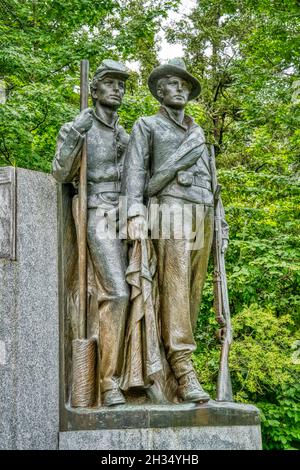 Statues of an Infantryman and Artilleryman on the Confederate Memorial at the battlefield of Shiloh National Military Park in Tennessee. Stock Photo