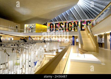 London, England, UK. The Design Museum, Kensington High St. (Founded 1989 by Terence Conran and Stephen Bayley) Interior Stock Photo