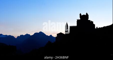 Italia, Val d' Aosta,  Saint Pierre, castle and church Stock Photo