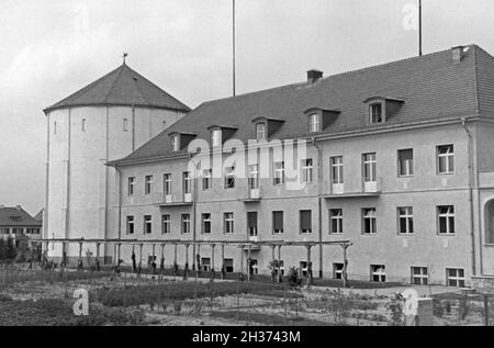 Gebäude des Kaiser Wilhelm Instituts für Physik in Berlin Dahlem, Deutschland 1930er Jahre. Building of the Kaiser Wilhelm Institute for physics in Berlin Dahlem, Germany 1930s. Stock Photo