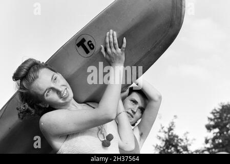 Women bathing suits 1930s Black and White Stock Photos & Images