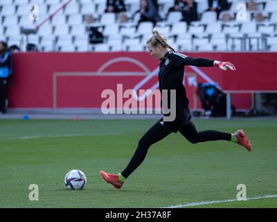 Essen, Germany . 26th Oct, 2021. Essen, October 26th 2021 Merle Frohms ( 1 Germany ) during warm up at the FIFA Womens World Cup Qualifier game between Germany and Israel at the Stadion Essen in Essen Germany. Tatjana Herzbeg/SPP Credit: SPP Sport Press Photo. /Alamy Live News Stock Photo