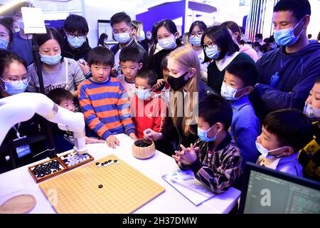 (211026) -- HEFEI, Oct. 26, 2021 (Xinhua) -- Ukrainian student Aly plays Go game, known as Weiqi in Chinese, with an AI robot at the 4th World Voice Expo in Hefei, capital of east China's Anhui Province, Oct. 24, 2021. Aly has been studying Chinese for seven years and now she is a graduate student at Anhui University. She has spent her time trying high-tech products at the World Voice Expo and believes that these products could make a better life for us. Companies and developers specializing in artificial intelligence (AI) and speech technology gathered in Hefei, capital of east China's Anhu Stock Photo