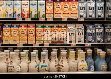 A wide and varied selection of oatmilk and other plant-based beverages in a supermarket cooler in New York on Tuesday, October 19 2021.  (© Richard B. Levine) Stock Photo