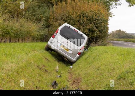 Abandoned car in a ditch by the side of a road. Bishop's Stortford, Hertfordshire. UK Stock Photo