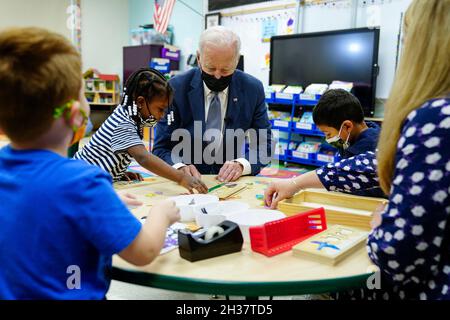 North Plainfield, United States of America. 25 October, 2021. U.S President Joe Biden works with students during a visit to East End Elementary School, October 25, 2021 in North Plainfield, New Jersey. Biden visited to discuss his Build Back Better Agenda, which includes universal, high-quality preschool.Credit: Adam Schultz/White House Photo/Alamy Live News Stock Photo