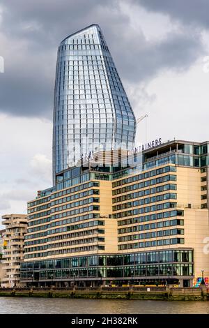 The Sea Containers Hotel, River Thames and One Blackfrairs Building, London, UK. Stock Photo