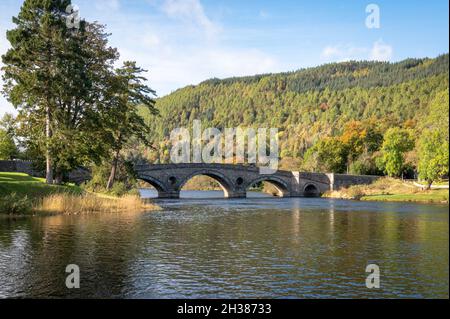 Stone bridge in Kinmore Scotland that goes over the River Tay Stock Photo