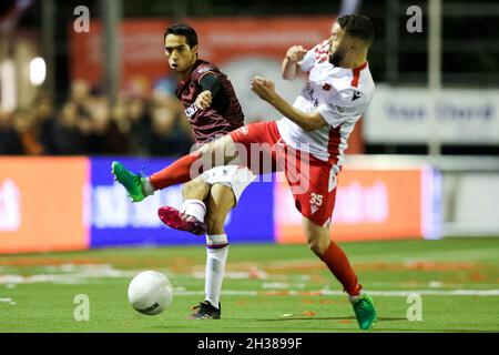 WERKENDAM, NETHERLANDS - OCTOBER 26: Anwar Bensabouh of SC Telstar, Rochdi Achenteh of Kozakken Boys during the Dutch TOTO KNVB Cup match between Kozakken Boys and Telstar at Sportpark de Zwaaier on October 26, 2021 in Werkendam, Netherlands (Photo by Hans van der Valk/Orange Pictures) Stock Photo