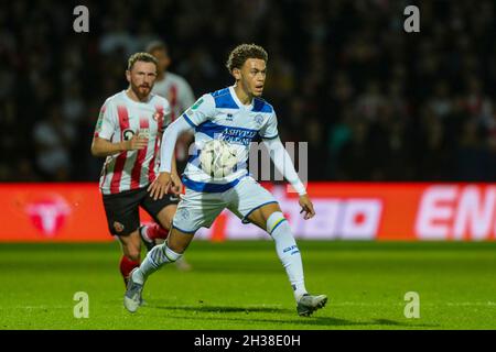 LONDON, UK. OCT 26TH QPR's Luke Amos on the ball during the Carabao Cup match between Queens Park Rangers and Sunderland at the Kiyan Prince Foundation Stadium., London on Tuesday 26th October 2021. (Credit: Ian Randall | MI News) Credit: MI News & Sport /Alamy Live News Stock Photo