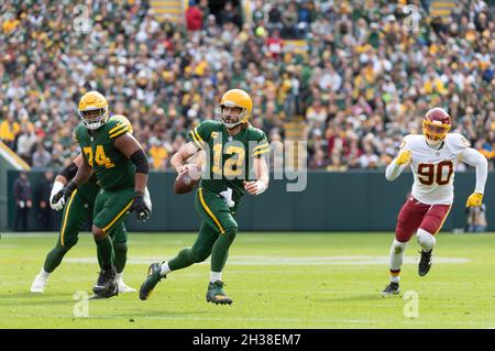 Landover, Md, United States. 23rd Oct, 2021. Sunday, October 23, 2022;  Landover, MD, USA; Green Bay Packers quarterback Aaron Rodgers (12) passes  the ball during an NFL game against the Washington Commanders