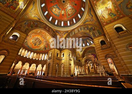 SAINT LOUIS, UNITED STATES - Jul 16, 2016: A beautiful view of Saint Louis Basilica with the highly decorated dome, arches, and walls, US Stock Photo